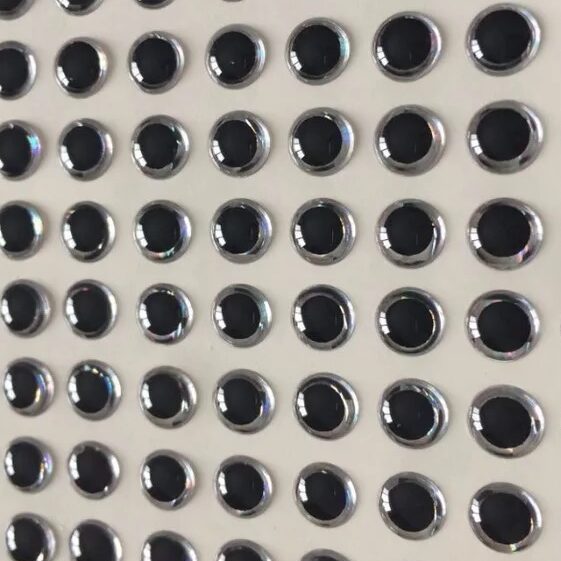 silver large pupil eyes